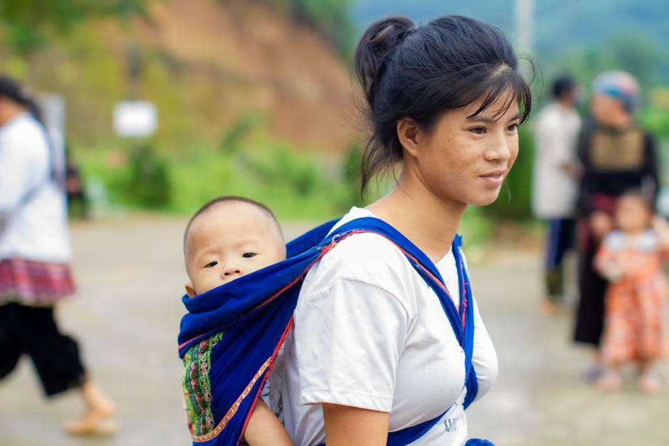 아기를 안고 있는 부모