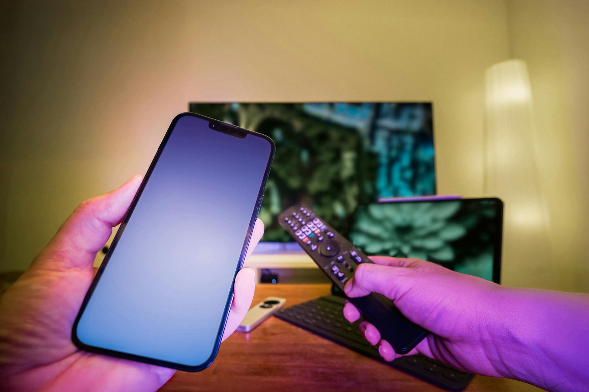 모바일과 TV로 OTT 동시 시청